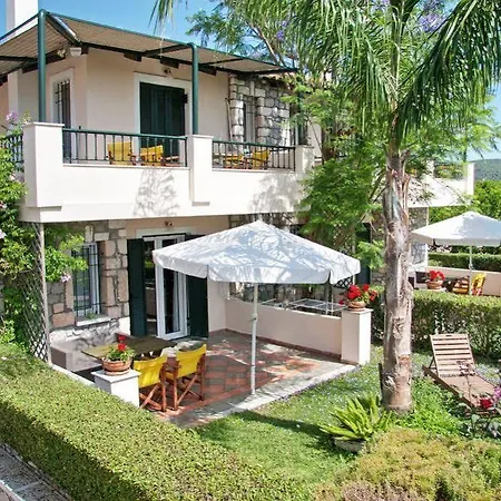 Sunny Garden Aparthotel 4*