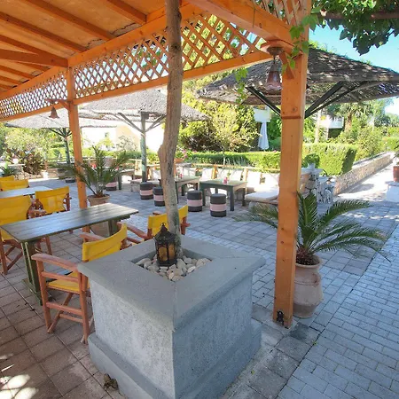 Sunny Garden Aparthotel