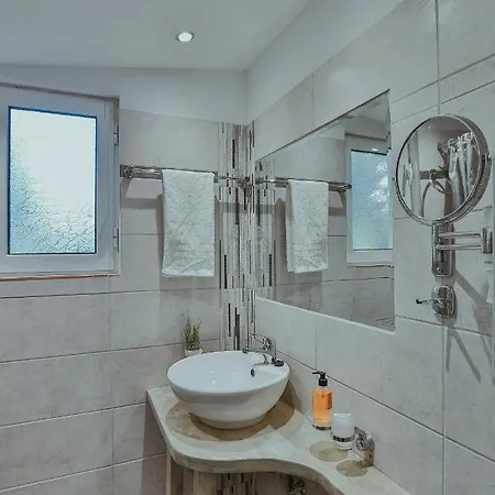 Sunny Garden 에피다우로스